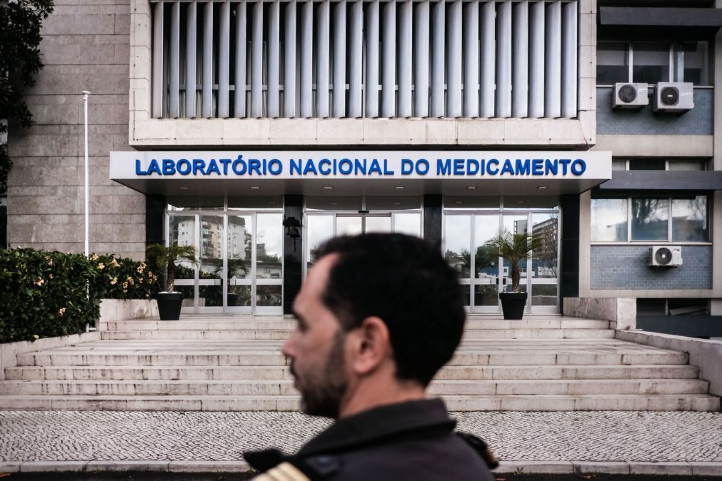 Laboratório Nacional pode colmatar falhas de medicamentos no mercado, mas só a pedido