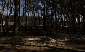 Ucrânia: Quase 300 pessoas enterradas em valas comuns em Busha