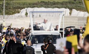 Papa pede bondade para com os refugiados durante visita a Malta
