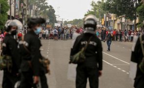 Tensão entre exército e manifestantes antigovernamentais em protesto no Sri Lanka