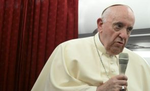 Papa pede à Europa que seja tão generosa com africanos como com ucranianos