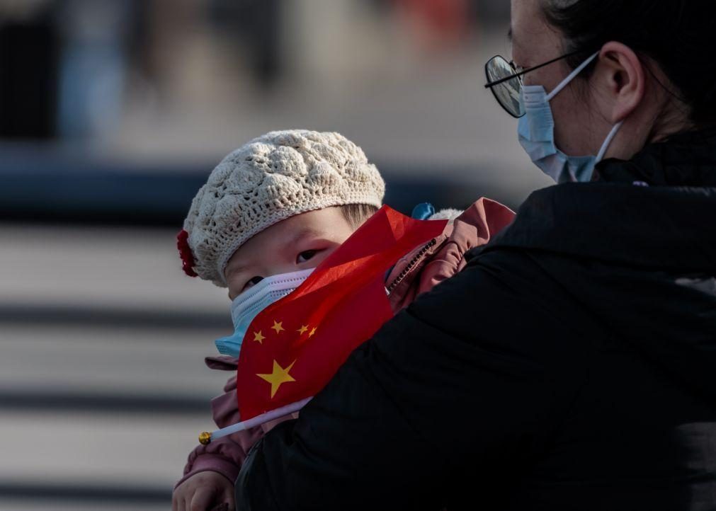 Covid-19: Xangai defende separação de crianças infetadas dos pais