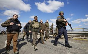 Ucrânia: Países oferecem-se como garantes mas não especificam compromisso - Zelensky