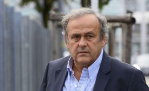 Platini apresenta queixa em França por 'tráfico de influência' contra Infantino