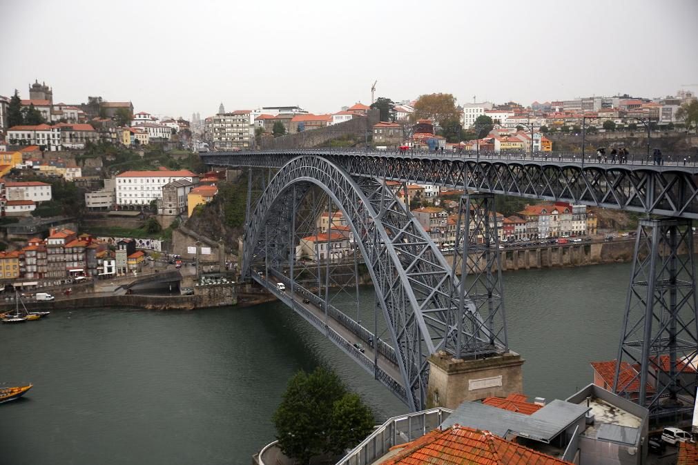 Portugal desperdiça 112,6 milhões de quilos de tecido num ano, o equivalente a 47 Pontes Dom Luís