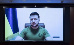 Ucrânia: Zelensky por videoconferência no parlamento com oposição do PCP