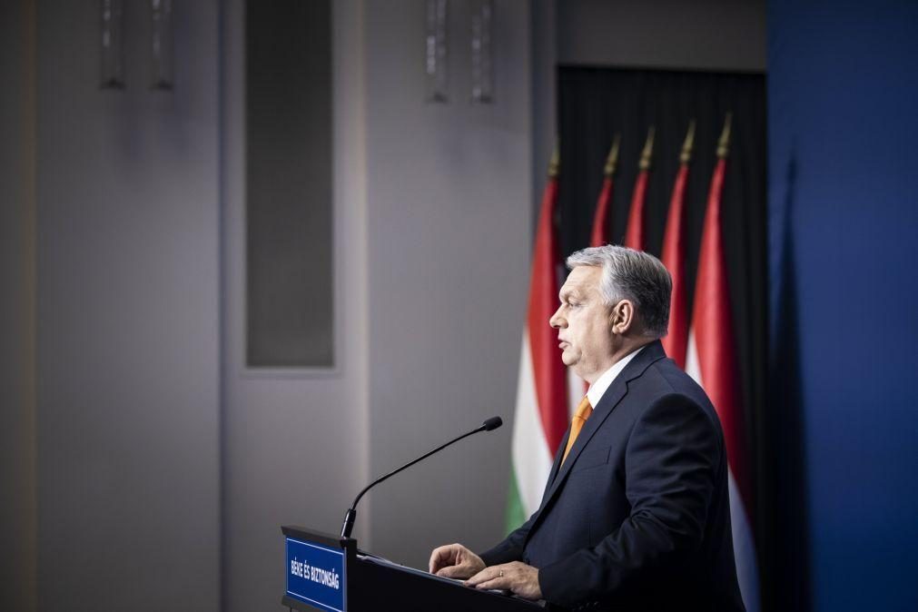 Ucrânia: Orbán assegura que Hungria está disposta a pagar gás russo em rublos