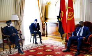 Presidente angolano reúne-se com comissário da União Africana para preparar cimeira sobre terrorismo