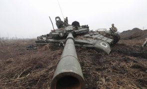 Ucrânia: Kiev pede a Praga e a Bratislava repararação de armas danificadas