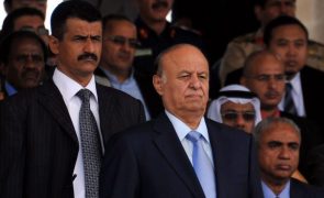 Presidente do Iémen transfere poderes para novo conselho