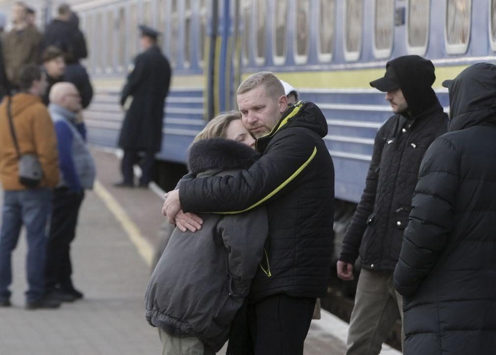 Ucrânia: Bombardeamento russo bloqueou comboios de retirada de Donetsk