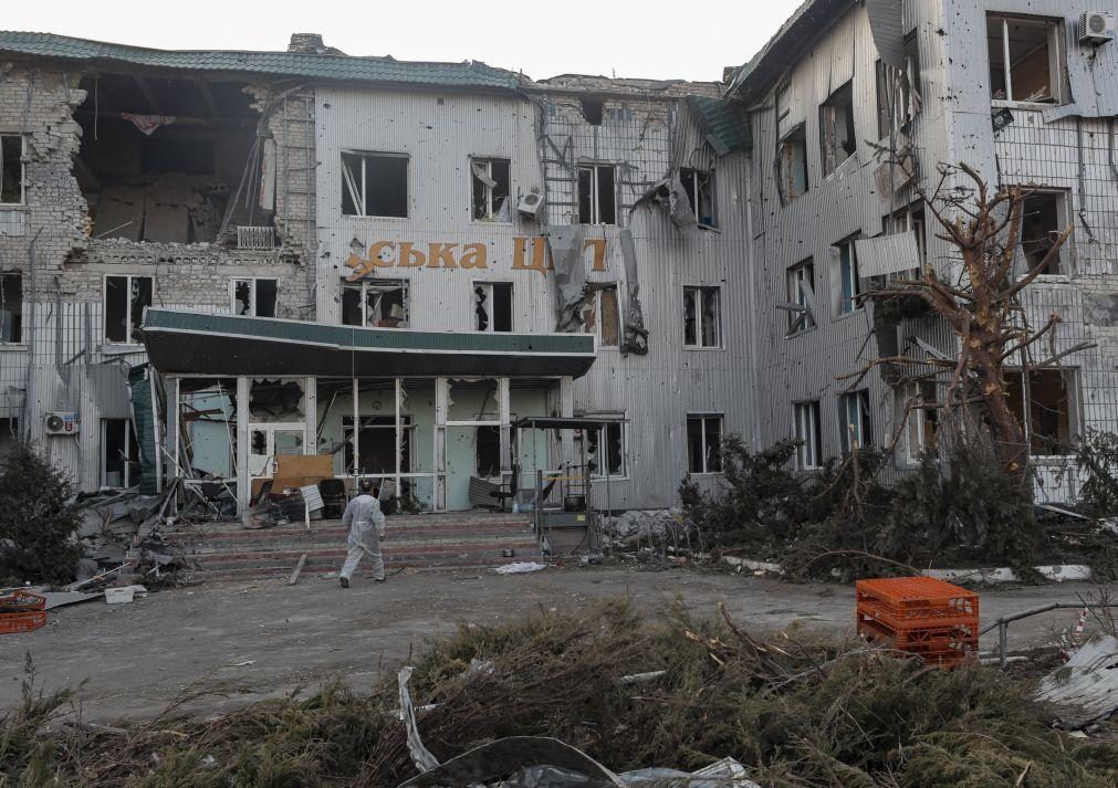 Ucrânia: OMS já registou 102 ataques a instalações e equipamentos de saúde