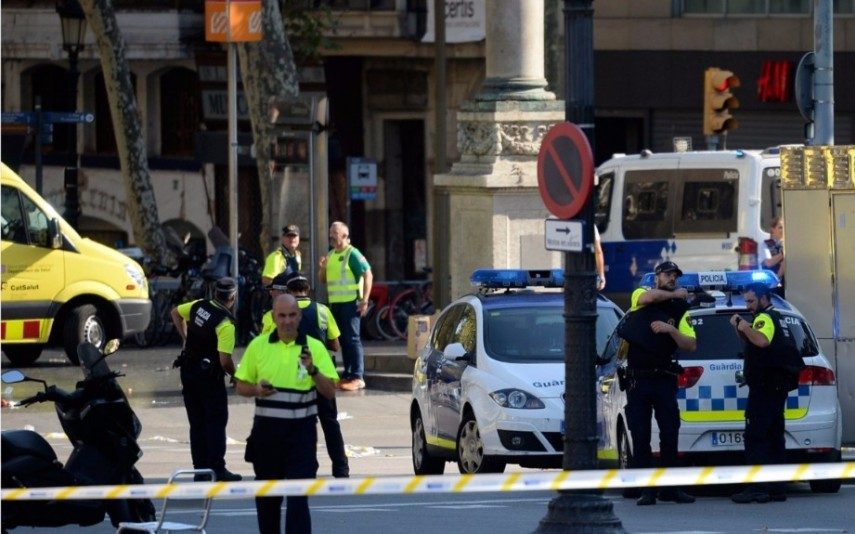 Atentado em Barcelona Polícia detém o primeiro suspeito do ataque terrorista e abate o segundo