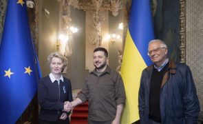 Ucrânia: Von der Leyen promete a Zelensky acelerar exame sobre candidatura à UE