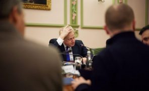 Boris Johnson diz que massacre de Bucha mancha reputação de Putin