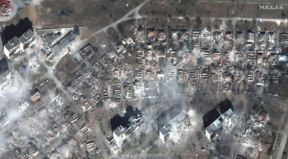 Bombardeamentos russos impedem retirada de civis de Mariupol