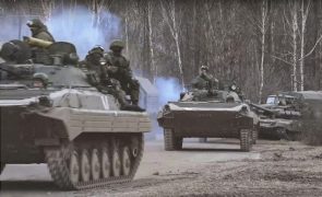 Caravana militar russa segue em direção a Donbass