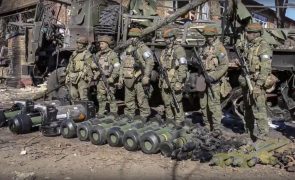 Ucrânia: Rússia recruta militares fora de serviço desde 2012 - Londres