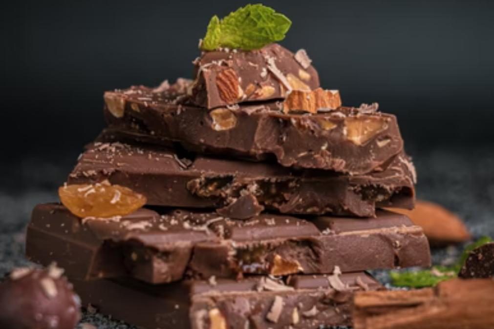 Comer chocolate faz aumentar aparecimento de acne?