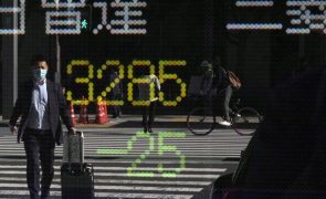 Bolsa de Tóquio fecha a perder 1,81%