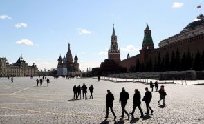 Ucrânia: Moscovo prevê que PIB russo caia cerca de 10% este ano