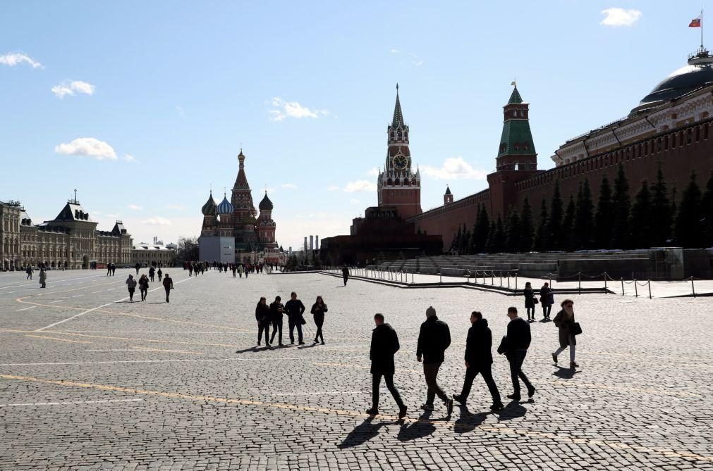 Ucrânia: Moscovo prevê que PIB russo caia cerca de 10% este ano