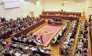 Parlamento moçambicano adia para quinta-feira debate da revisão da Lei de Bases das Autarquias