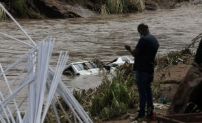 Sobe para 253 número de mortos em inundações na costa oriental da África do Sul