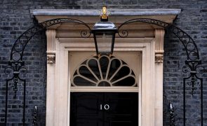 Covid-19: Secretário de Estado britânico demite-se por causa das festas em Downing Street