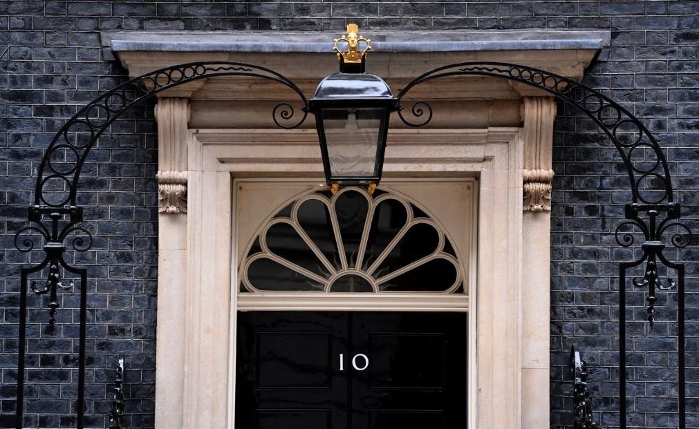Covid-19: Secretário de Estado britânico demite-se por causa das festas em Downing Street