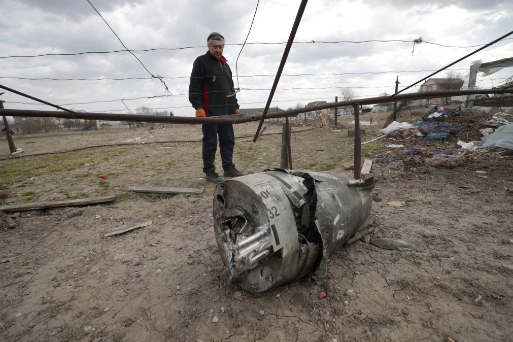 Ucrânia: Kiev anuncia libertação de dois pilotos detidos desde março e nova troca de prisioneiros