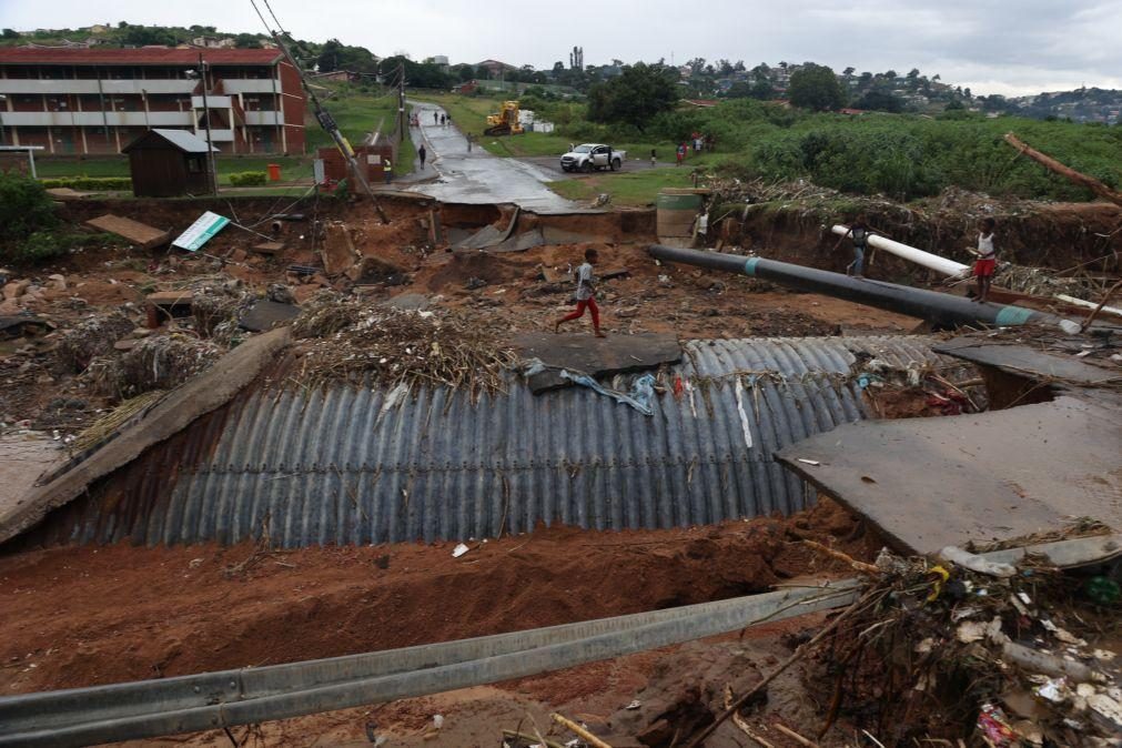 Inundações na África do Sul já causaram a morte de 340 pessoas