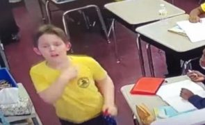 Professora salva aluno engasgado com manobra de Heimlich [vídeo]