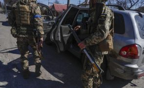 Ucrânia: Entre 2.500 e 3 mil soldados ucranianos mortos, diz Zelensky