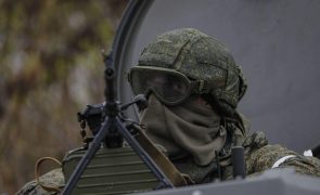Rússia anuncia ataque a fábrica militar nos arredores de Kiev