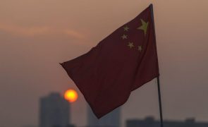 China ratifica acordo que proíbe trabalho forçado para acordo com UE