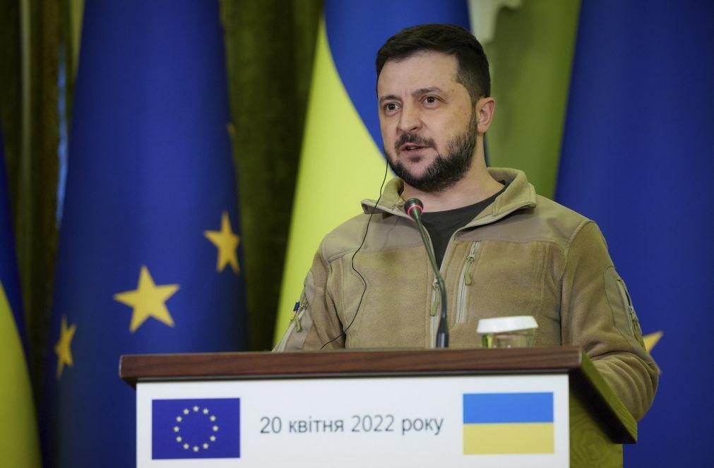 Ucrânia: Volodymyr Zelensky fala hoje ao parlamento português, com PCP ausente