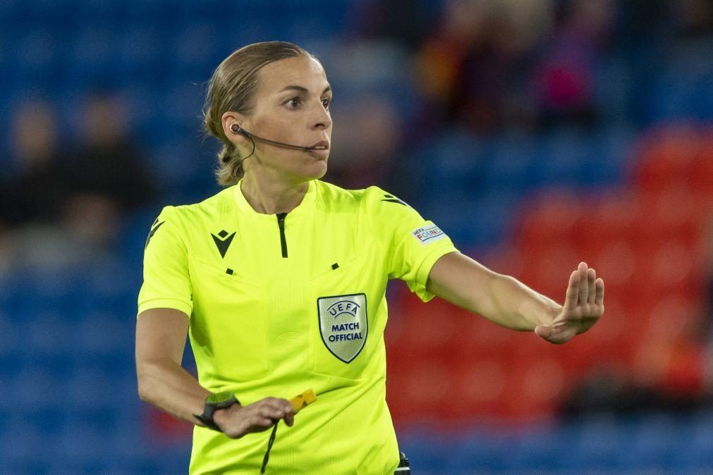 Stéphanie Frappart vai ser a primeira mulher a arbitrar a Taça de França
