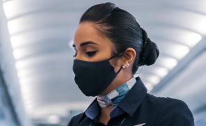 Uso obrigatório de máscara em aviões levou a pico de incidentes violentos entre passageiros