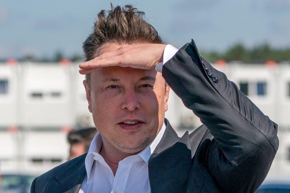 Elon Musk diz que tem financiamento para comprar Twitter