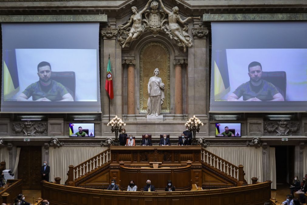 Zelensky pede a Portugal armamento pesado e reforço de sanções à Rússia