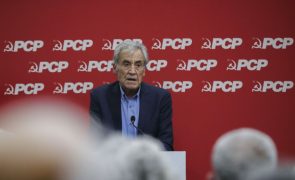 Líder do PCP receia que maioria da AR leve a novas mutilações da Constituição