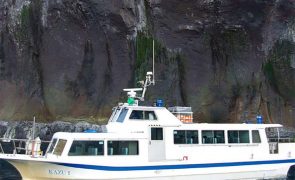 Autoridades procuram 26 passageiros de barco turístico que terá naufragado no norte do Japão