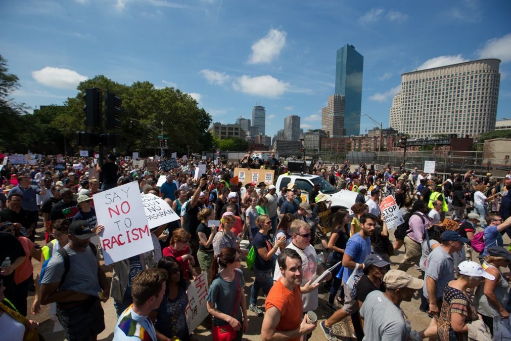 Milhares de manifestantes contra o racismo em Boston