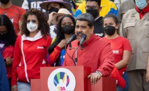 Presidente da Venezuela Maduro reeleito líder do partido por unanimidade