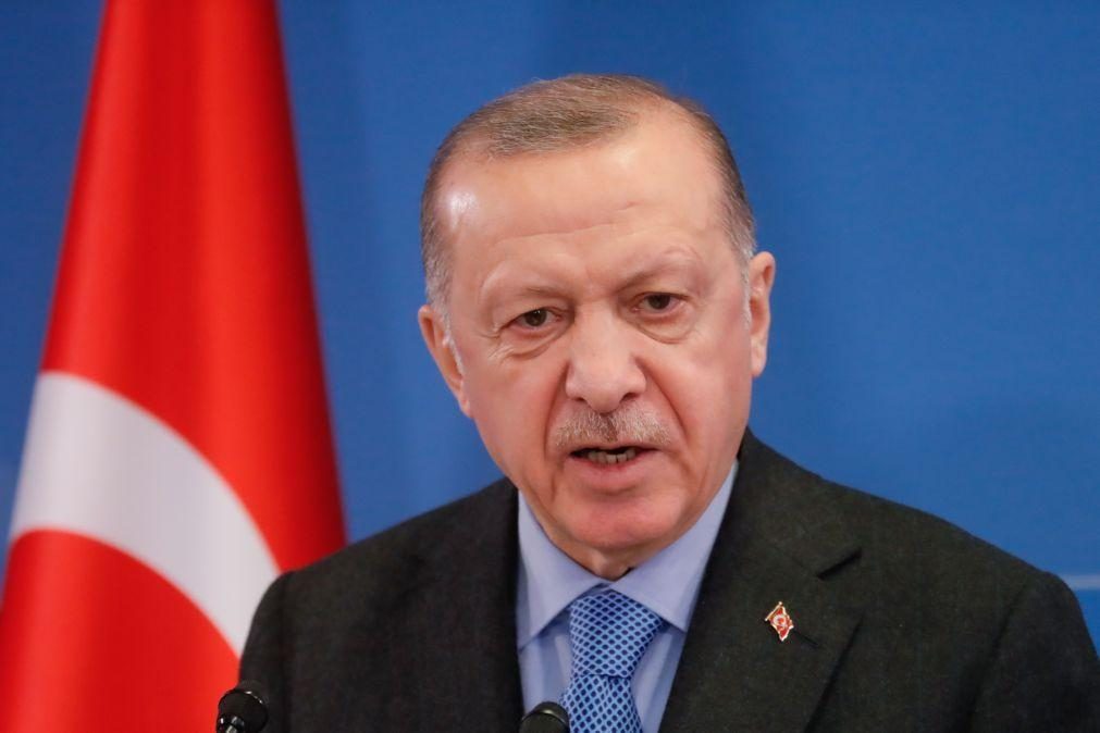 Ucrânia: Presidente turco propõe cimeira em Istambul entre Putin e Zelensky