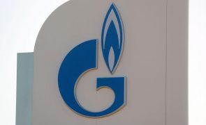 Grupo russo suspende entregas de gás na Polónia a partir de 4.ª feira