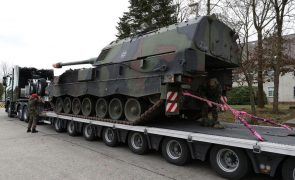 Ucrânia: Países Baixos vão entregar a Kiev veículos blindados Panzerhaubitze 2000