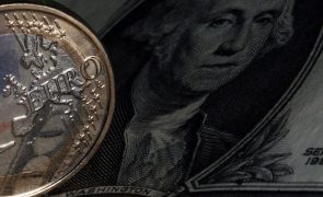 Euro cai para 1,06 dólares, mínimo desde 2017