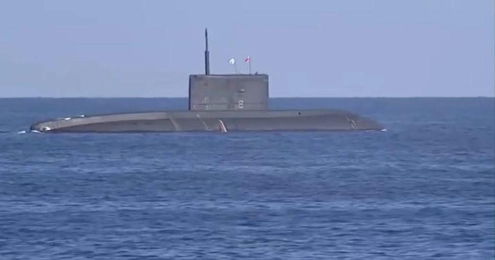 Cerca de 20 navios e submarinos da marinha russa estão no Mar Negro
